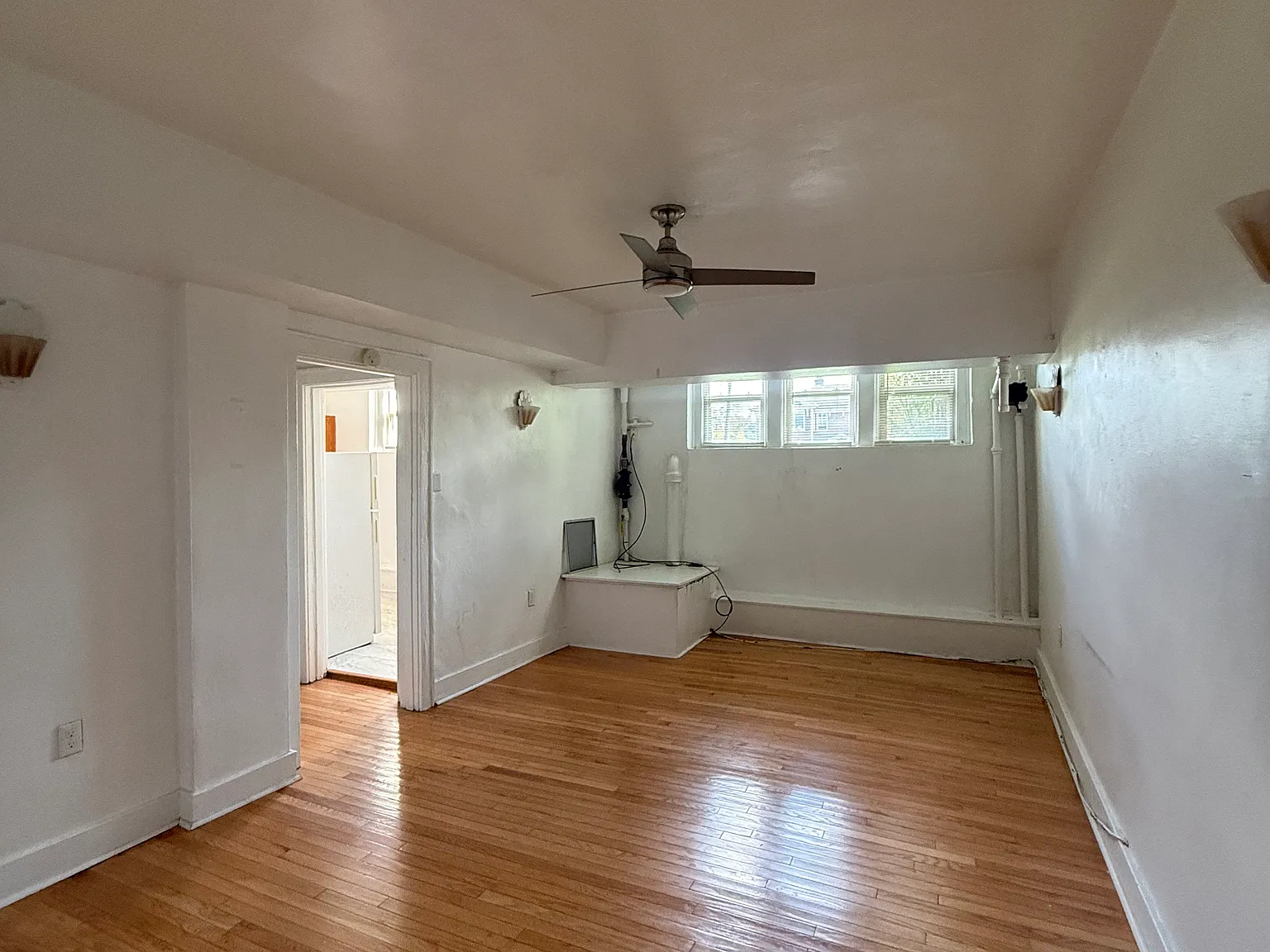 1 bed, 750 sqft, $995 — Photo 2