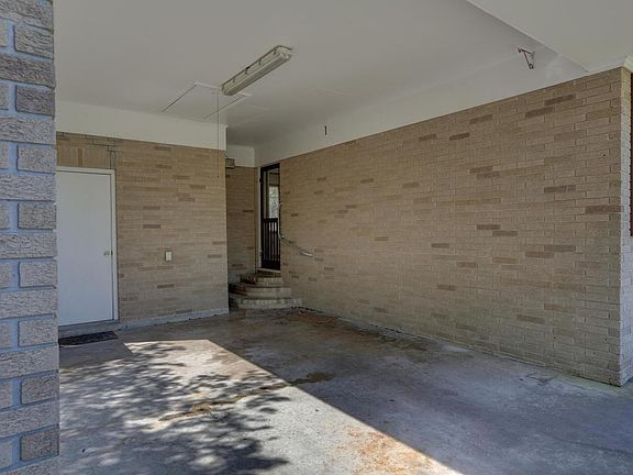 4th image of 1809 Cole Dr