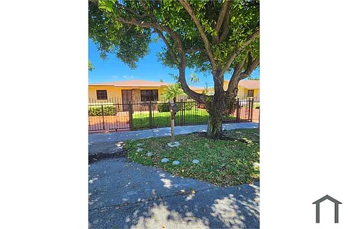 2917 NW 63rd St Photo 1