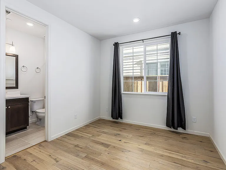 33509 Mustang St — Photo 24