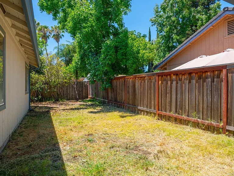 5710 Fox Creek Dr — Photo 16