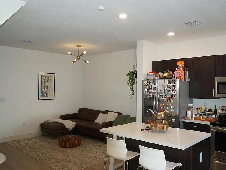 21435 NE 2nd Pl — Photo 4