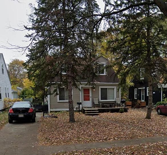 1st image of 24244 Cloverlawn Ave