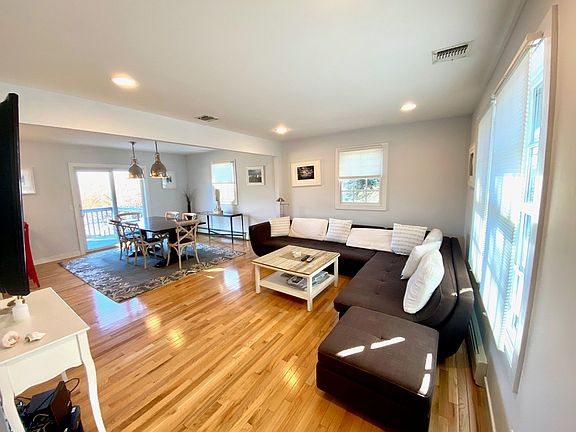 3rd image of 224 Essex St