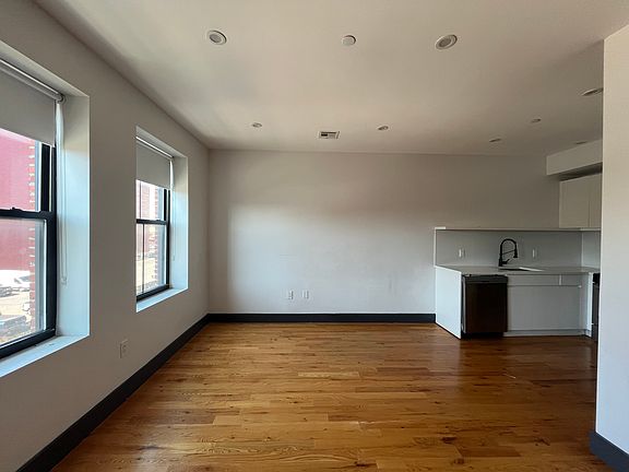 5th image of 568-572 Communipaw Ave #304