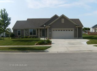 W207N17428 Parkview Dr, Jackson, WI 53037