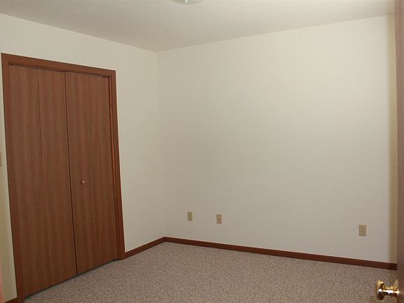 3rd image of 1025 N Forest View Dr