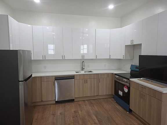 2nd image of 6012 Ridge Ave #4