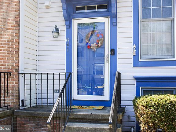 2nd image of 841 Sabina Cir