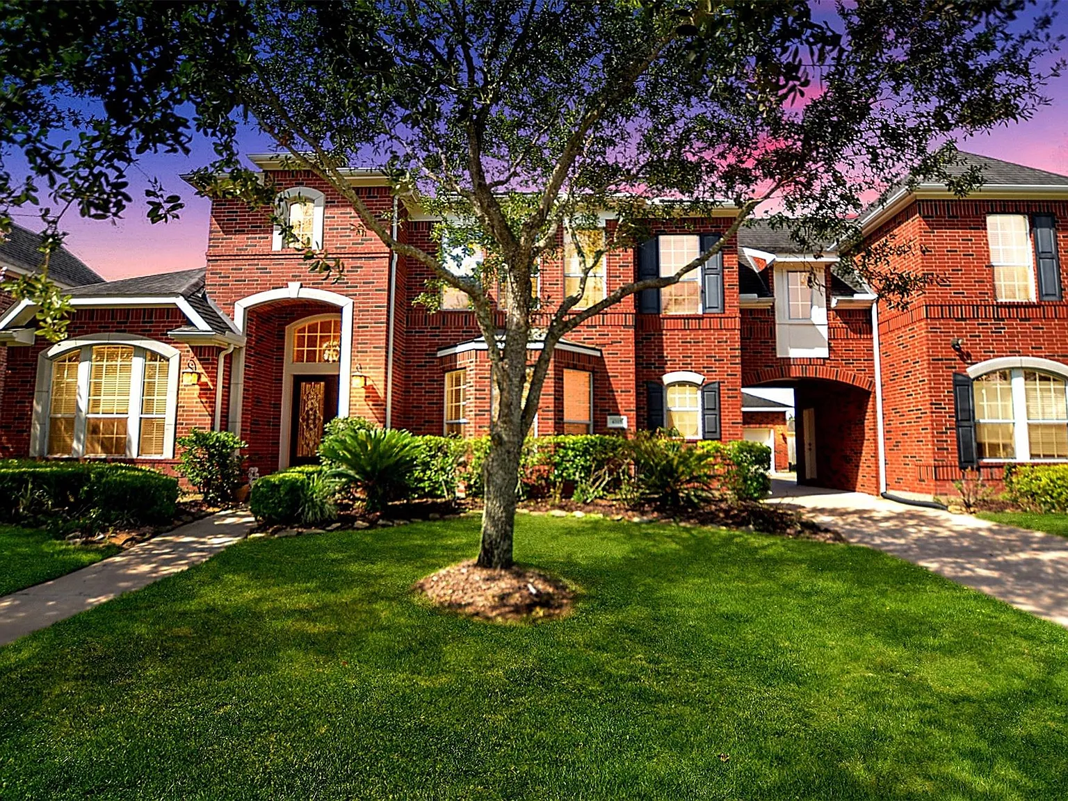 4 bed, 4.0 bath, 4407 sqft, $4,200 — Photo 1