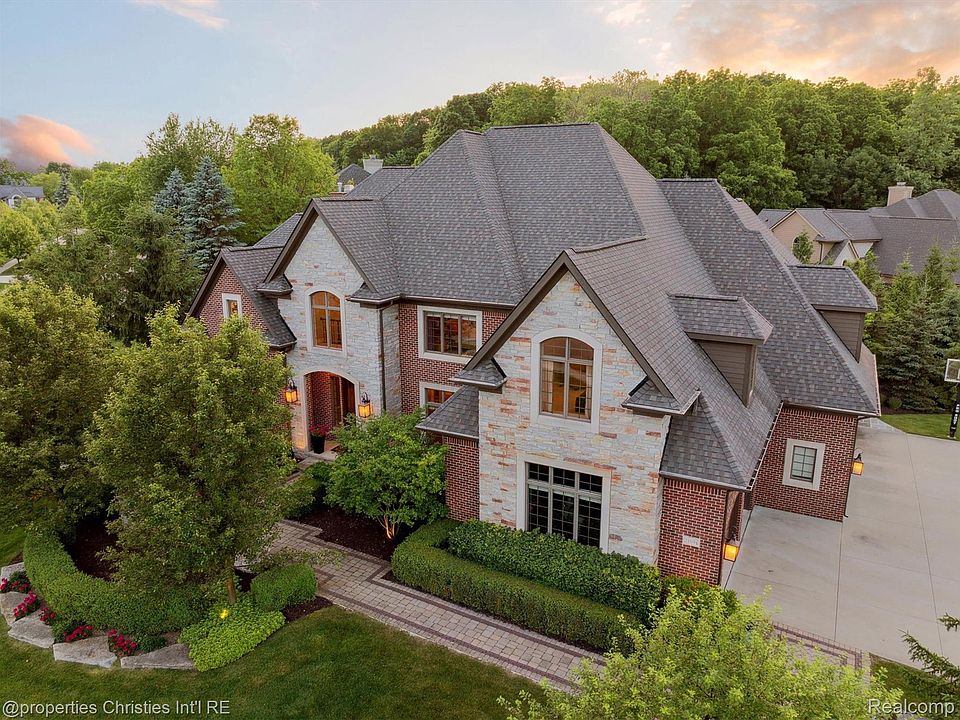1st image of 21091 Rosewood Ct