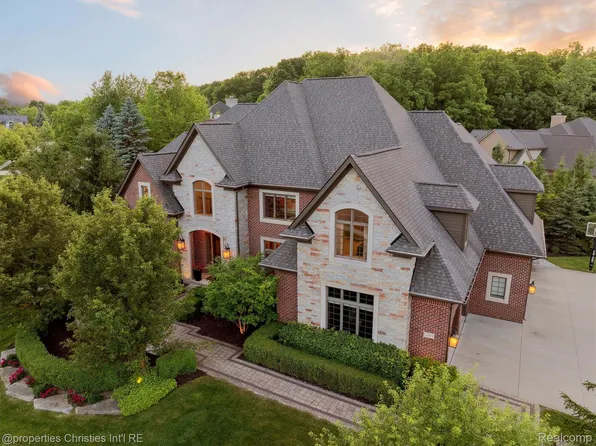 21091 Rosewood Ct, Northville, MI 48167
