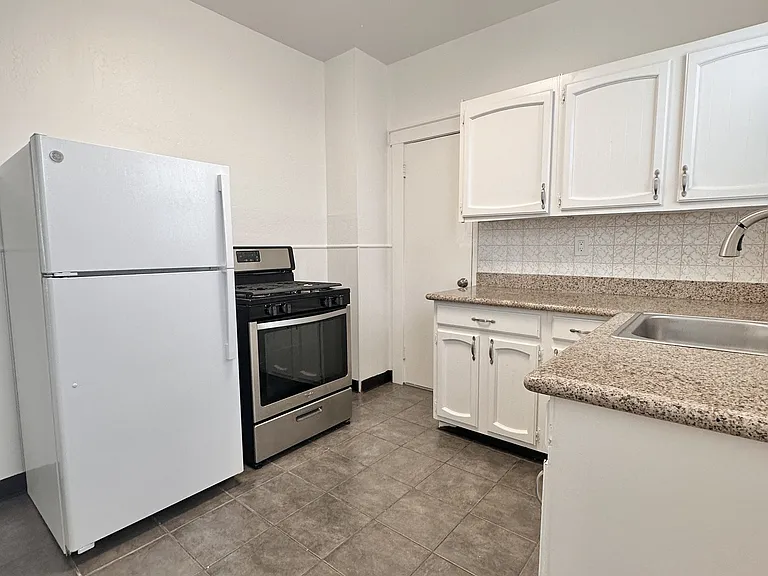 1500 Irving Street — Photo 20
