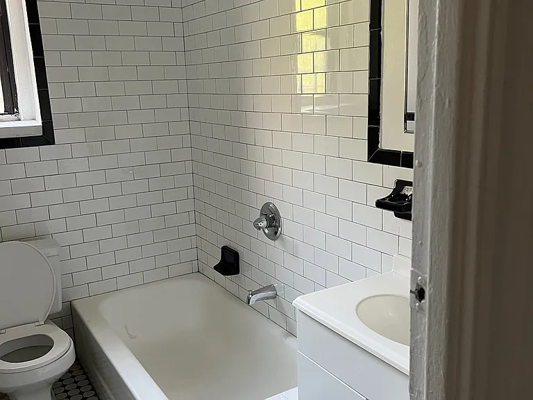 2133 Wallace Ave #112 — Photo 10