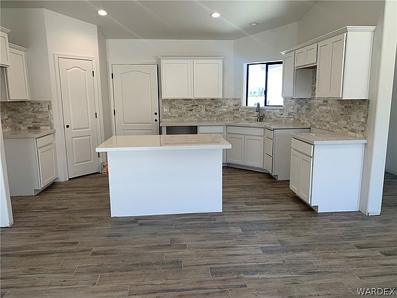 3rd image of 6106 S Recreation Avenue
