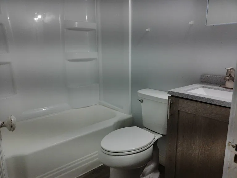 1211 E 4th St #4 — Photo 8