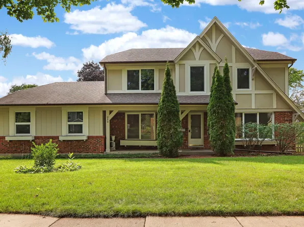 713 Dawes St, Libertyville, IL 60048