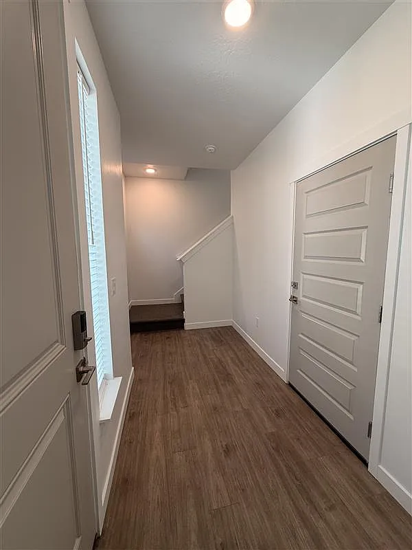 3 bed, 2.5 bath, 1672 sqft, $2,606 — Photo 4
