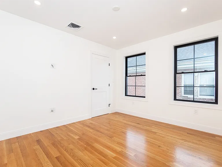 165 Campbell Ave #2 — Photo 32