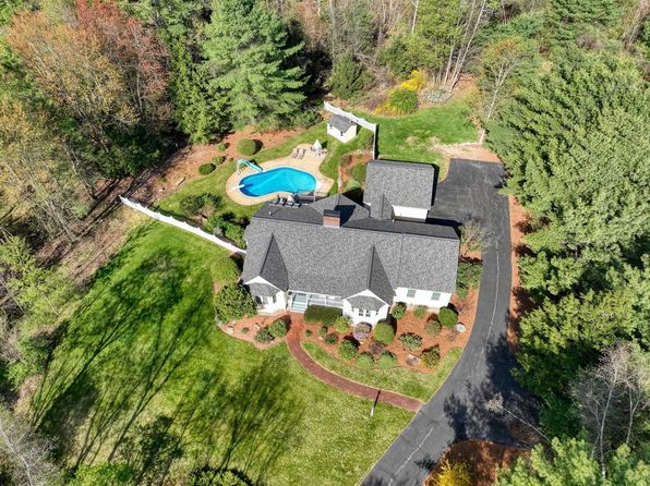 72 McAllister Road, Bedford, NH 03110