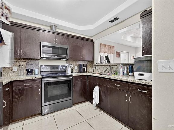 5th image of 723 Margret St