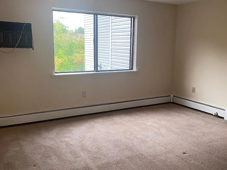 655 Talcottville Rd — Photo 5