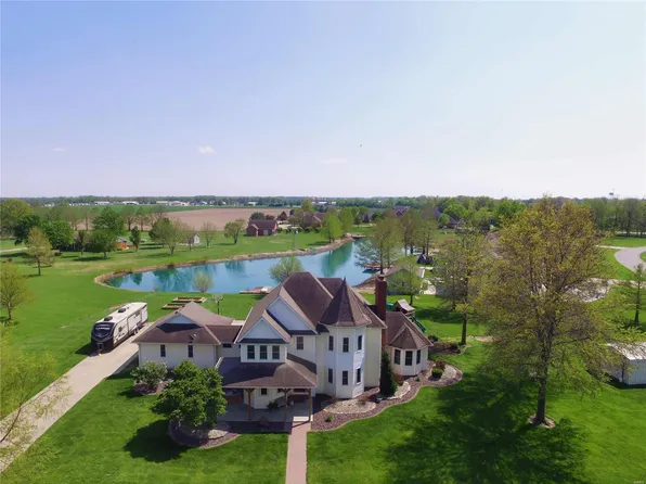 1320 Pinewood Ln, Breese, IL 62230