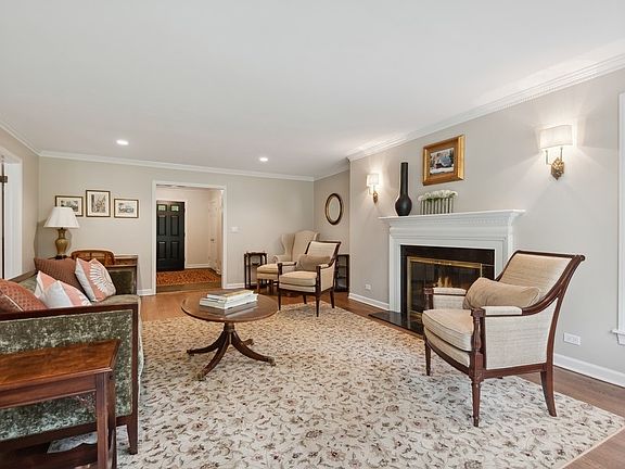 4th image of 585 Somerset Ln