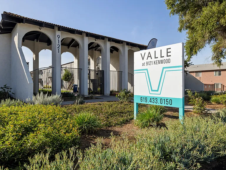 Valle at 9121 Kenwood — Photo 20