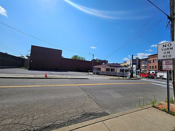 4th image of 268 Main St