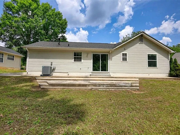 2119 Briar Glen Ln SW — Photo 4