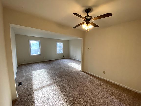 4th image of 506 Olde Greenwich Cir