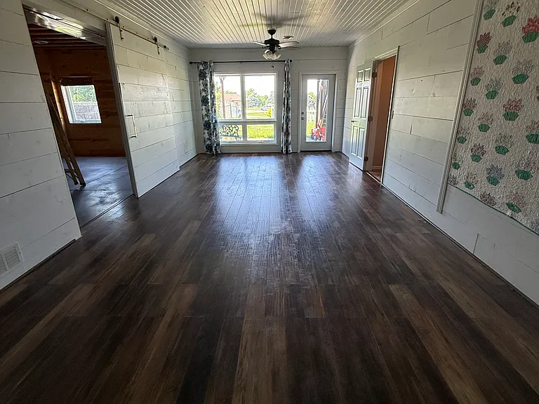 328 Wolf Ave — Photo 16