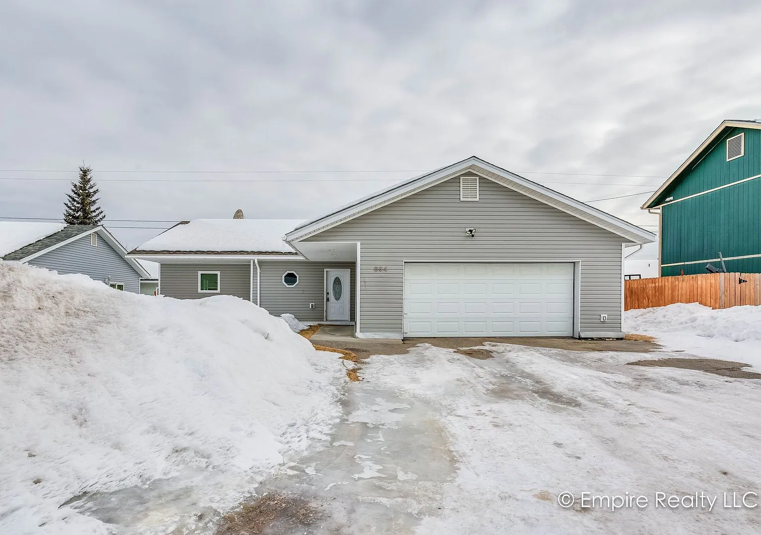 3 bdrm 2 bath 2 car garage home in NP — Photo 1