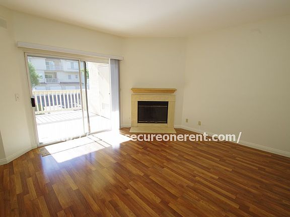 4th image of 640 Indian Oak Ln Unit 102