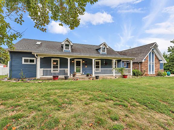 2nd image of 2704 W Sharon Drive