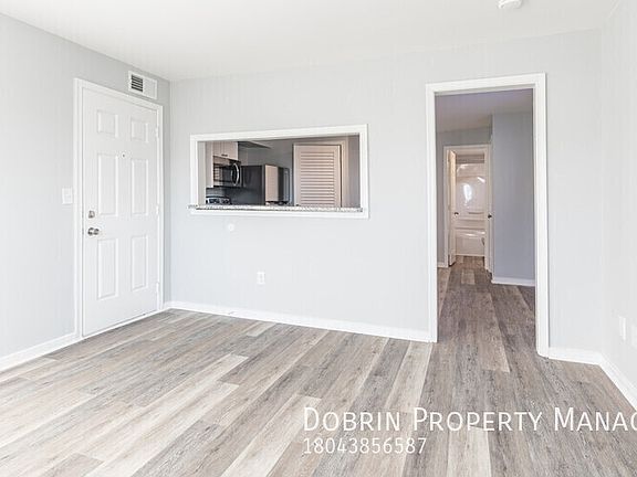 2nd image of 1703B Hickory St
