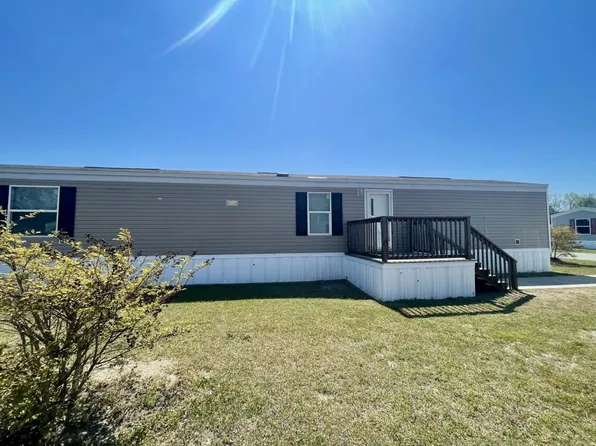 555 Crandlemire Rd Trailer 29, Lumberton, NC 28358