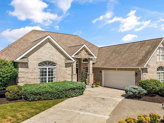 4th image of 435 Royal Oaks Dr