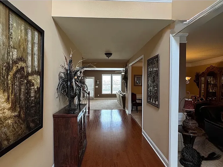 3320 Pebble Ridge Ln — Photo 2