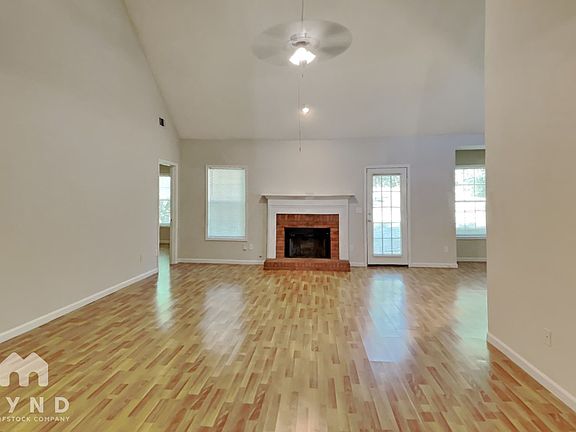 4th image of 540 Washington Dr