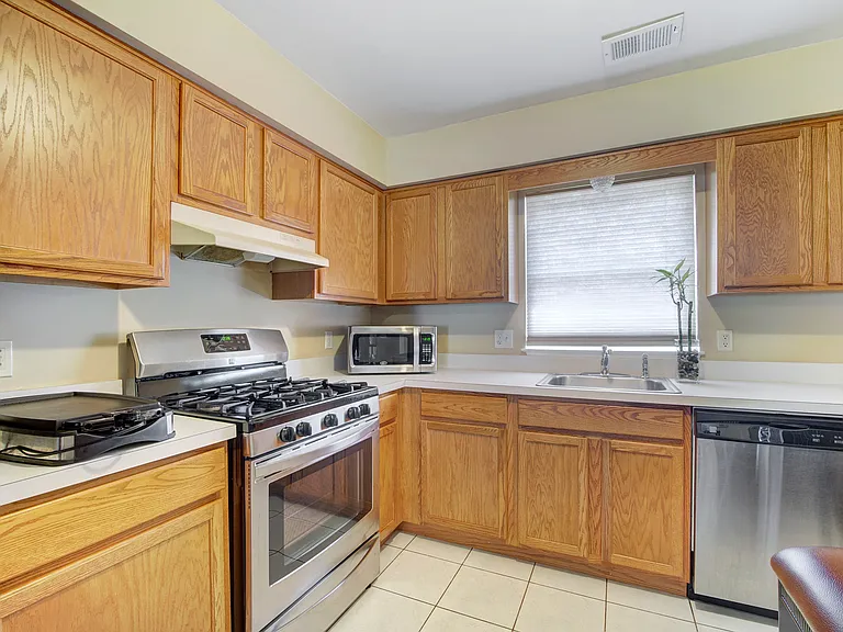 515 Irvine Turner Blvd #2 — Photo 2