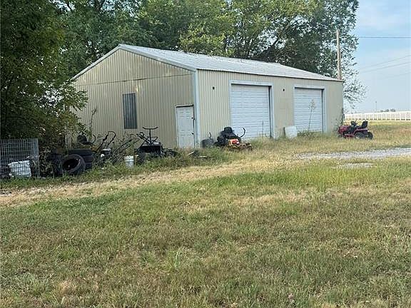 3rd image of 10444 Slant Rd