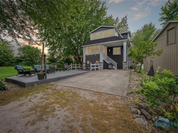 6632 San Diego Dr, Oak Harbor, OH 43449