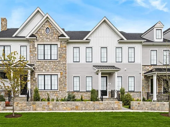 4 Carriage Lane #82, Chappaqua, NY 10514