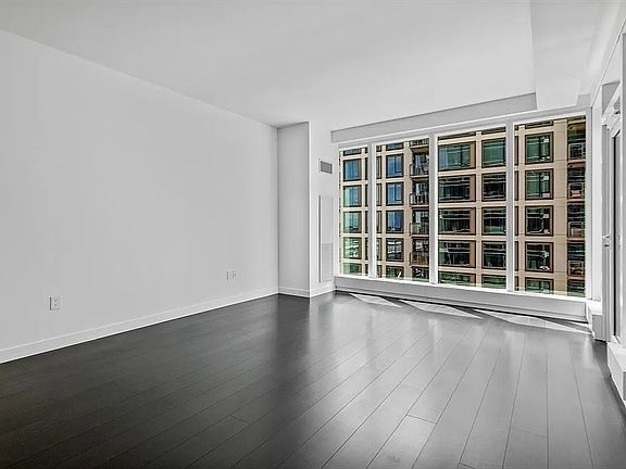 5th image of 150 Seaport Blvd Unit 18B