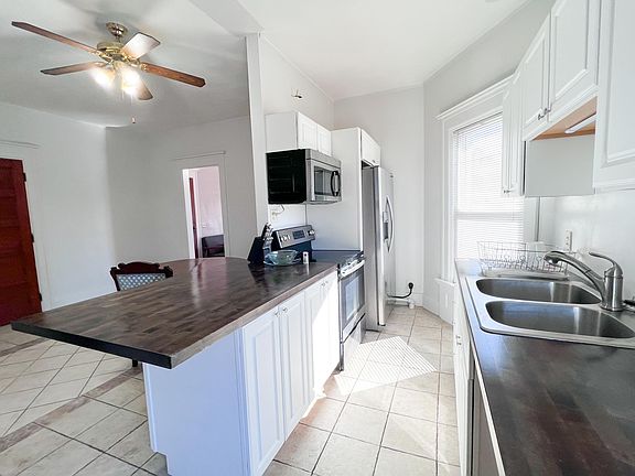 3rd image of 424 Walnut St #2