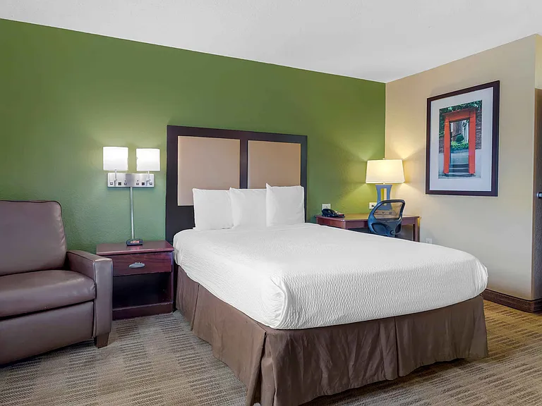 Studio Suite - 1 Queen Bed