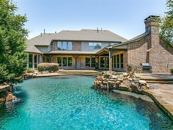 2nd image of 5805 S Woodcreek Cir