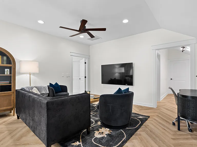 1233 Wilmington Island Rd #D — Photo 8